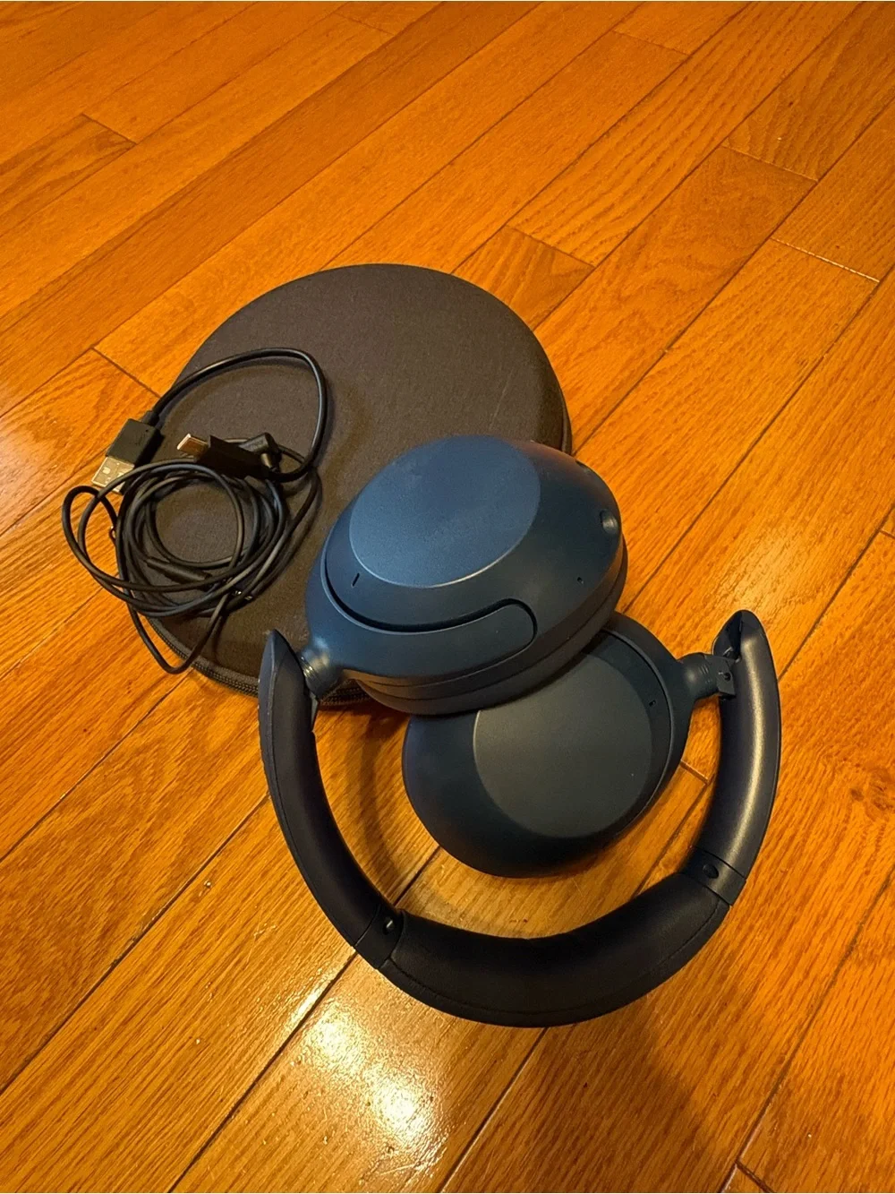 Sony WH-XB910N Over-Ear Headphones in Navy Blue